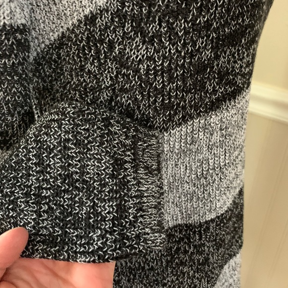 A.n.a. A new approach gray and black sweater large - Picture 5 of 8